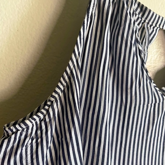 Old Navy Women's Striped Sleeveless V-Neck Keyhole | XL - Picture 3 of 6